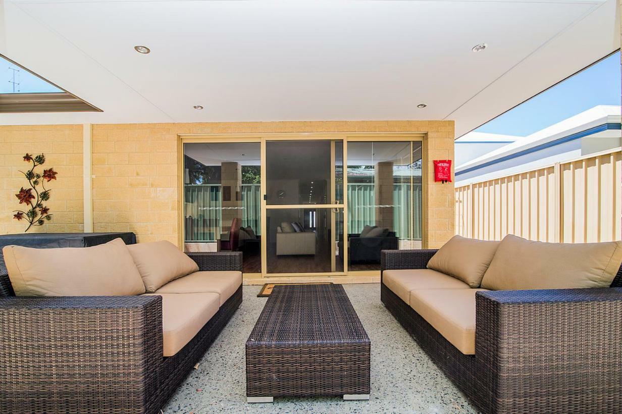 Busselton Holiday Home Экстерьер фото